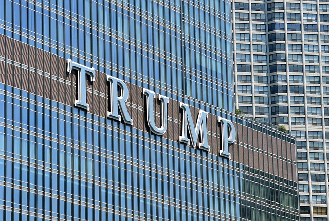 Nadpis Trump na budove.jpg